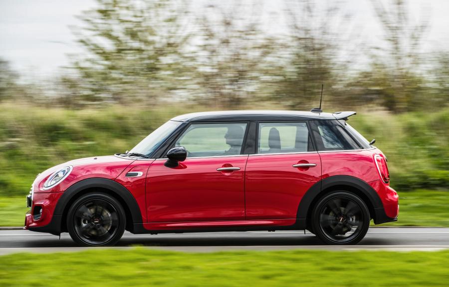  Mini Cooper 5-Door (F56) 2018 года  (UK) (фото 12 из 23)